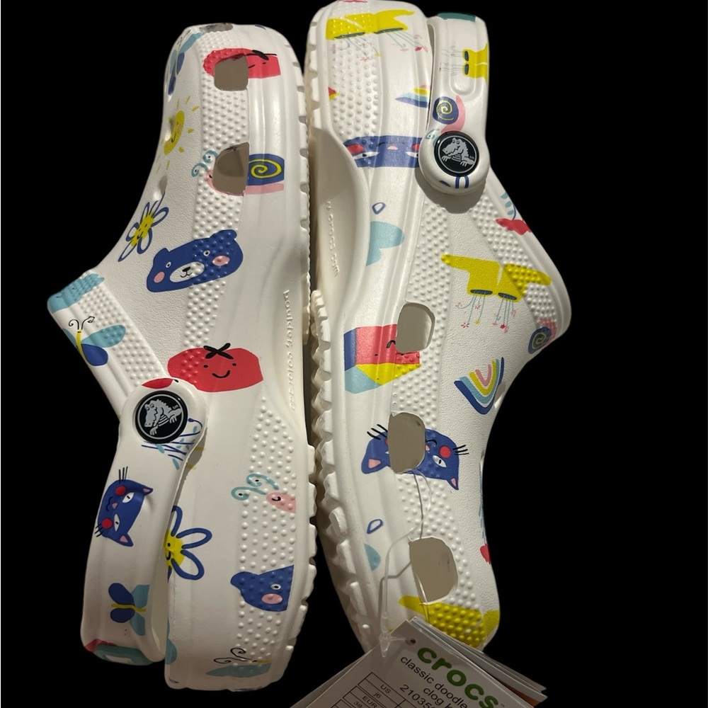 Crocs classic doodle print clogs kids size 6 new with tags. - Picture 3 of 5